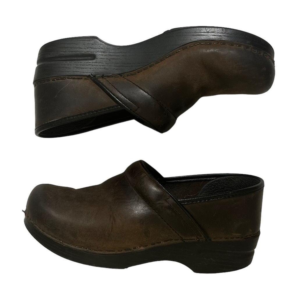Dansko brown leather clog size 39 (8.5)